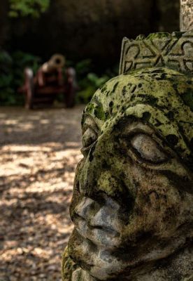  Obsidian Reflections: Exploring the Mystique of Colombian Stone Sculpture